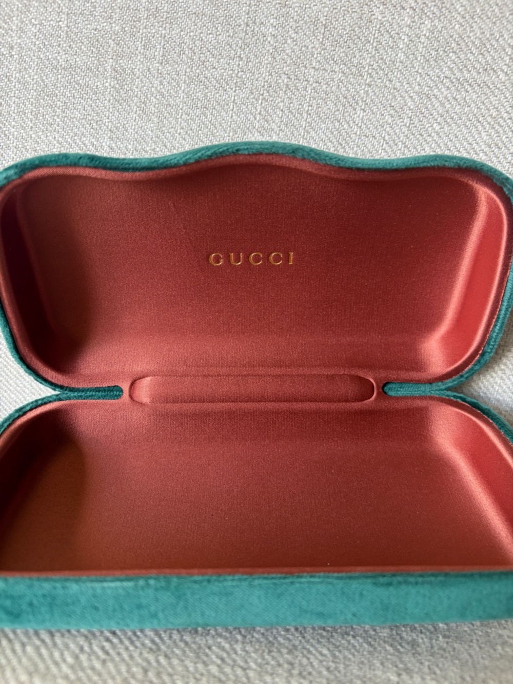 Gucci Emerald Velvet Hard Shell Eyewear Case - Picture 7 of 9